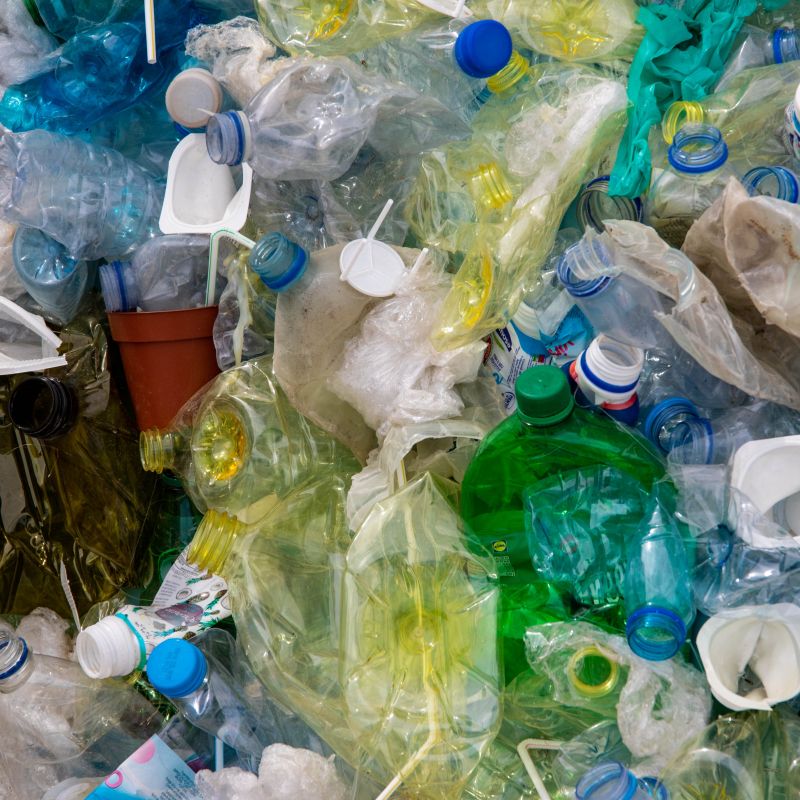 Plastictoeslag en regels voor wegwerpbekers blijven, maar inspectie handhaaft niet